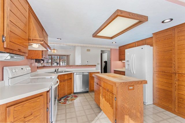 2445 INGOLD COURT, Green Bay, WI 54301