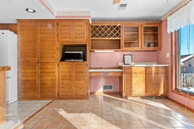 2445 INGOLD COURT, Green Bay, WI 54301