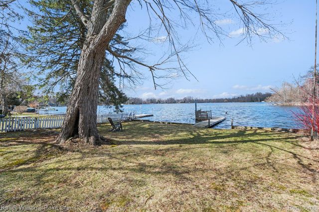 1812 Luneta Court, Commerce Charter Township, MI 48382