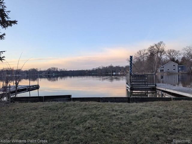 1812 Luneta Court, Commerce Charter Township, MI 48382