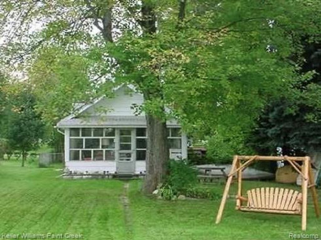 1812 Luneta Court, Commerce Charter Township, MI 48382