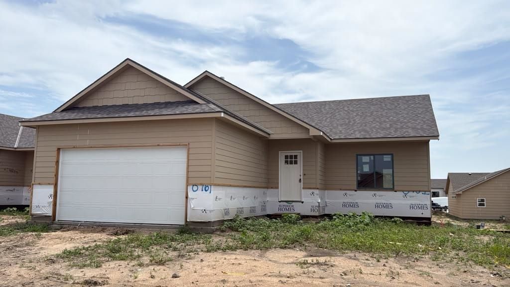 8961 E Joshua St, Bel Aire, KS 67226