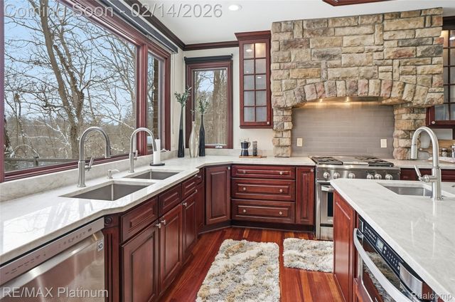 11205 Redberry Court, Hamburg Township, MI 48189