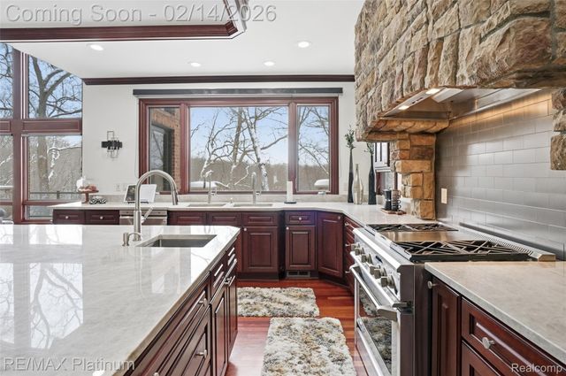 11205 Redberry Court, Hamburg Township, MI 48189