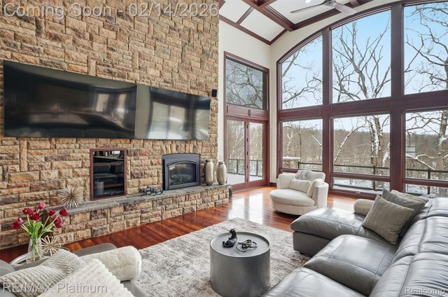 11205 Redberry Court, Hamburg Township, MI 48189