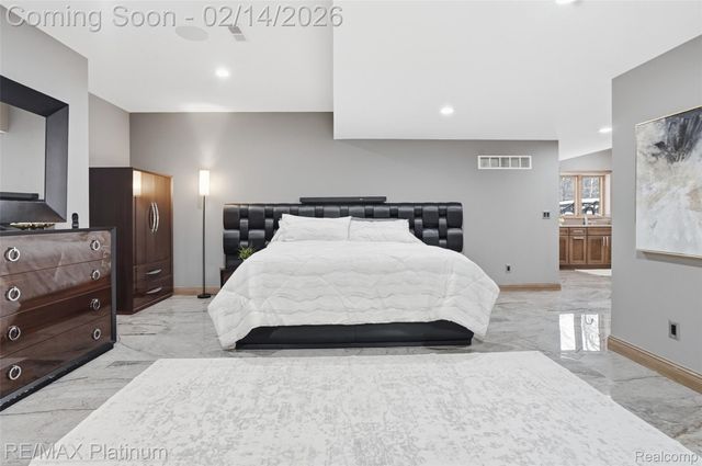 11205 Redberry Court, Hamburg Township, MI 48189