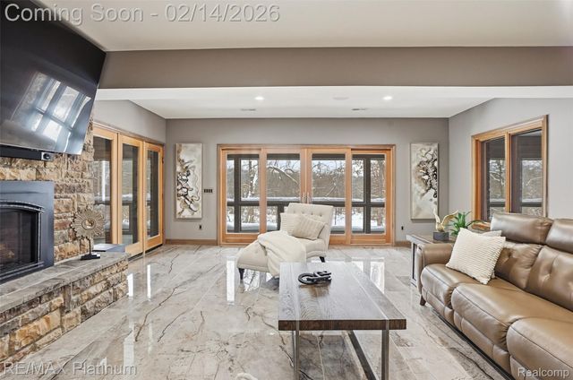 11205 Redberry Court, Hamburg Township, MI 48189