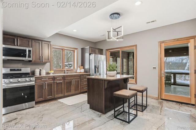 11205 Redberry Court, Hamburg Township, MI 48189