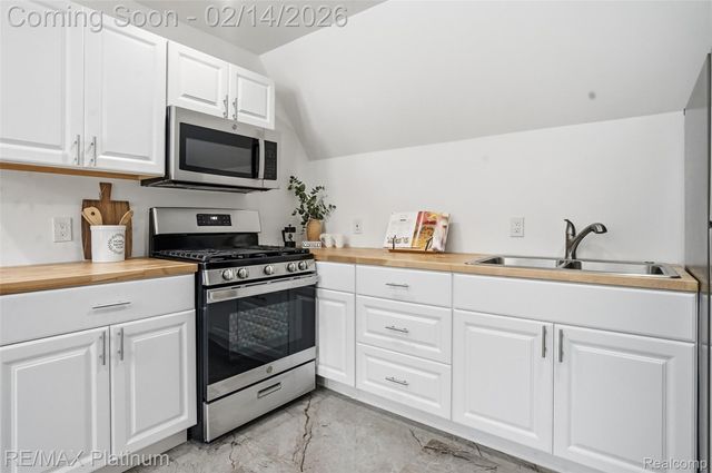 11205 Redberry Court, Hamburg Township, MI 48189