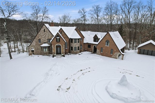 11205 Redberry Court, Hamburg Township, MI 48189