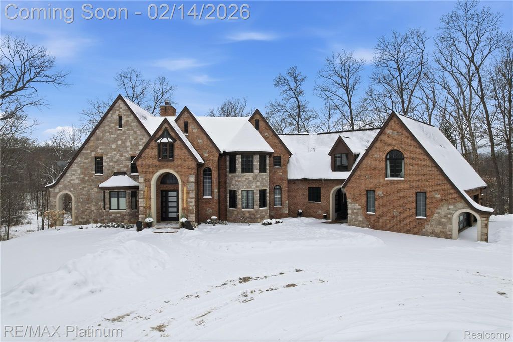 11205 Redberry Court, Hamburg Township, MI 48189