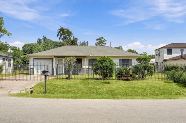 5805 Bretshire Drive, Houston, TX 77016
