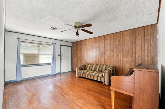 5805 Bretshire Drive, Houston, TX 77016