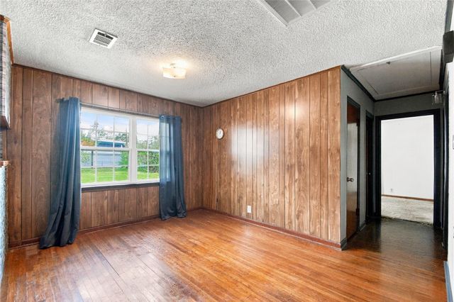 5805 Bretshire Drive, Houston, TX 77016