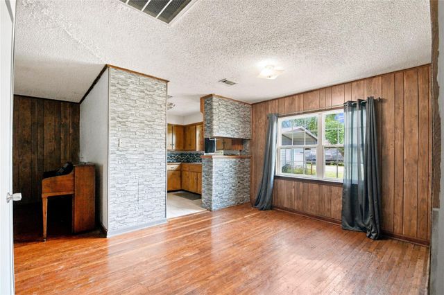 5805 Bretshire Drive, Houston, TX 77016