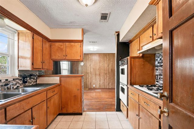 5805 Bretshire Drive, Houston, TX 77016