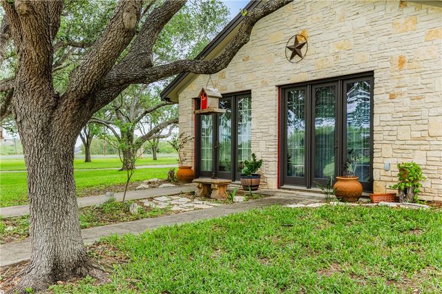 345 TRAIL RIDGE Dr, Sandia, TX 78383