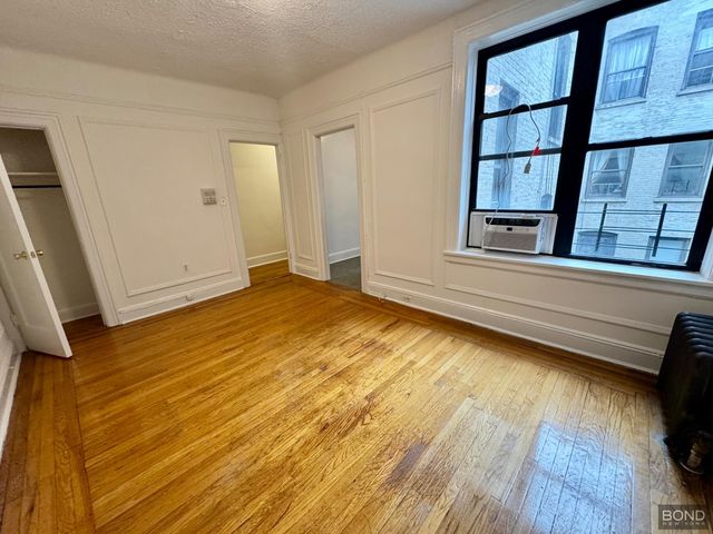 3114 35th St Apt 3A, New York City, NY 11106
