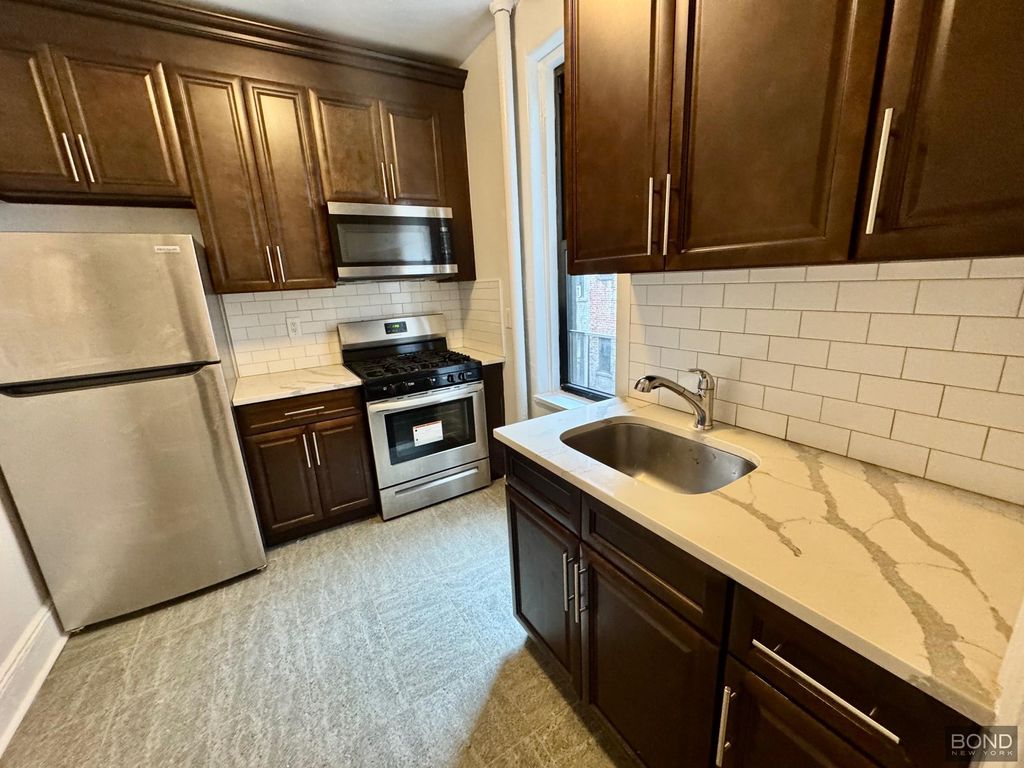 3114 35th St Apt 3A, New York City, NY 11106