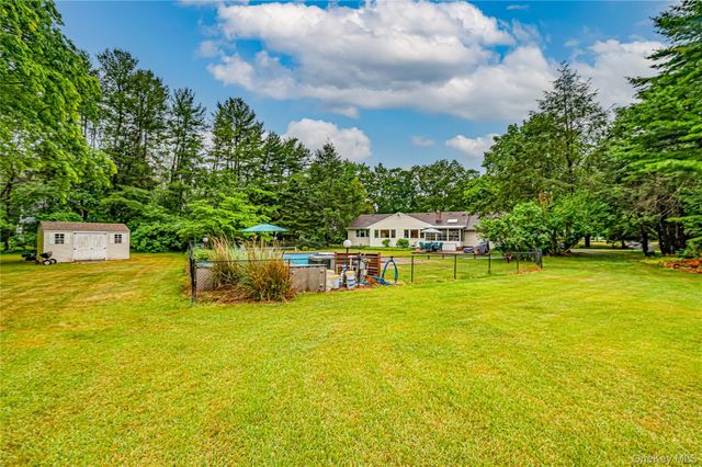 8 Woodvale Drive, Laurel Hollow, NY 11791