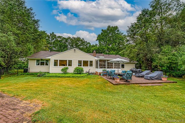 8 Woodvale Drive, Laurel Hollow, NY 11791