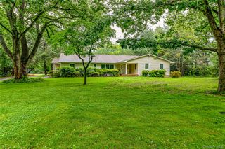 8 Woodvale Drive, Laurel Hollow, NY 11791