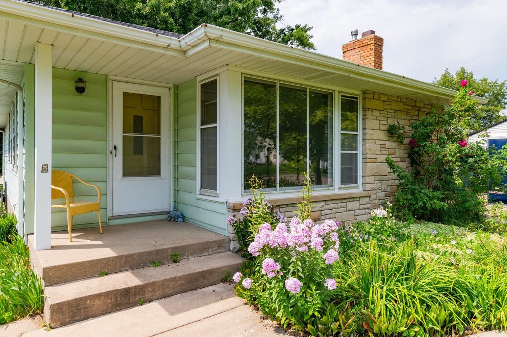 654 3rd Avenue NW, New Brighton, MN 55112
