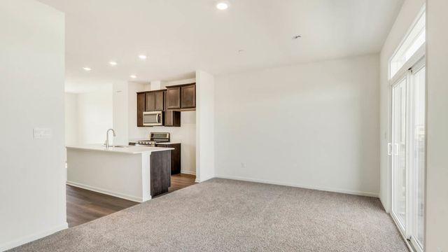 2040 Yellowstone Boulevard, Mundelein, IL 60060