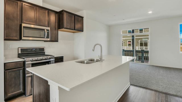 2040 Yellowstone Boulevard, Mundelein, IL 60060