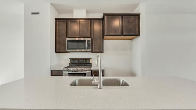 2040 Yellowstone Boulevard, Mundelein, IL 60060