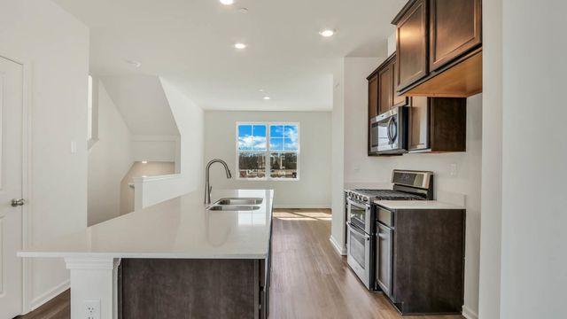 2040 Yellowstone Boulevard, Mundelein, IL 60060