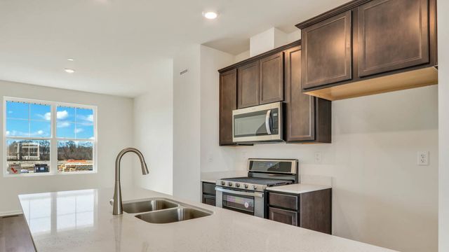 2040 Yellowstone Boulevard, Mundelein, IL 60060