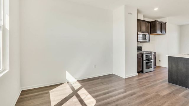 2040 Yellowstone Boulevard, Mundelein, IL 60060