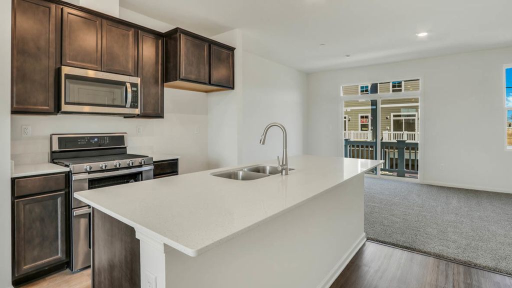 2040 Yellowstone Boulevard, Mundelein, IL 60060 — photo 3