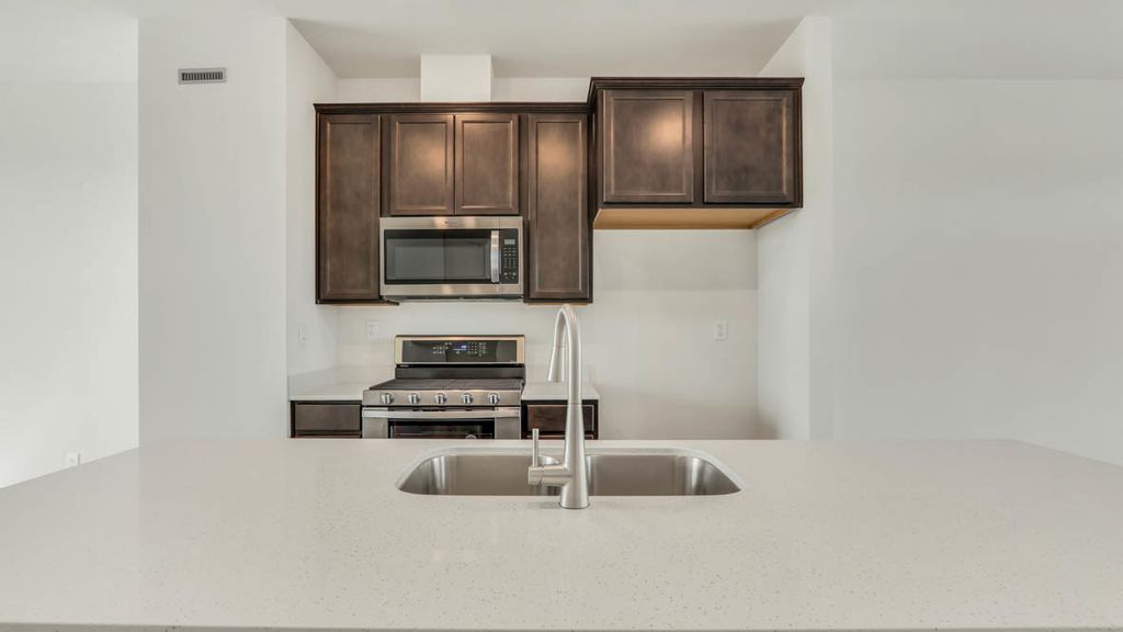 2040 Yellowstone Boulevard, Mundelein, IL 60060 — photo 4