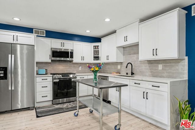 2700 Cahuenga Boulevard 1203, Los Angeles, CA 90068