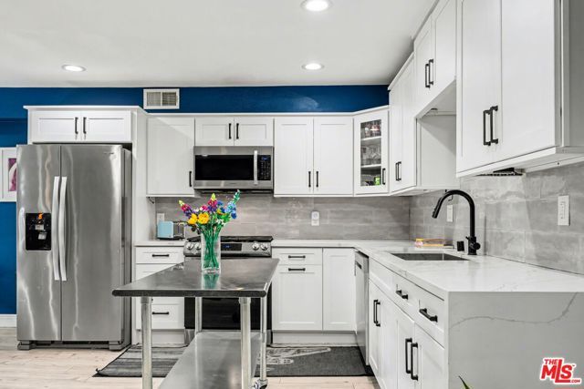 2700 Cahuenga Boulevard 1203, Los Angeles, CA 90068