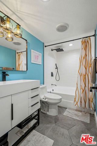 2700 Cahuenga Boulevard 1203, Los Angeles, CA 90068