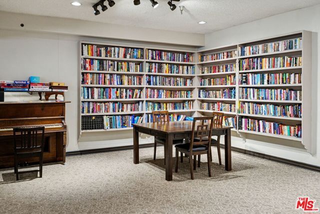 2700 Cahuenga Boulevard 1203, Los Angeles, CA 90068