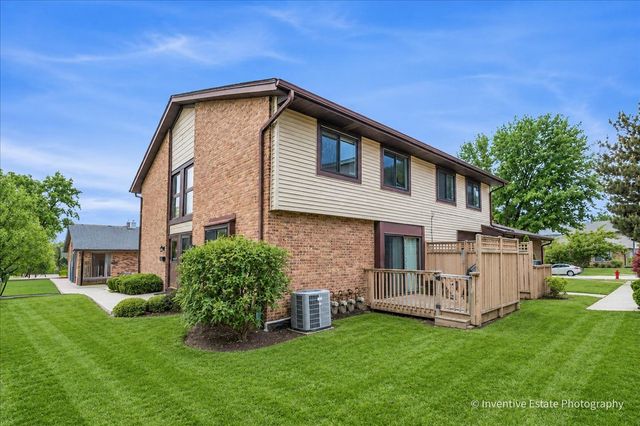 8325 Portsmouth Drive A, Darien, IL 60561