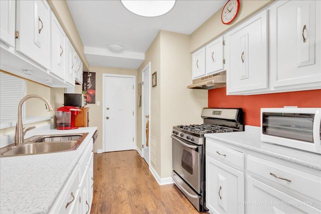 8325 Portsmouth Drive A, Darien, IL 60561