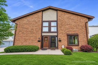 8325 Portsmouth Drive A, Darien, IL 60561