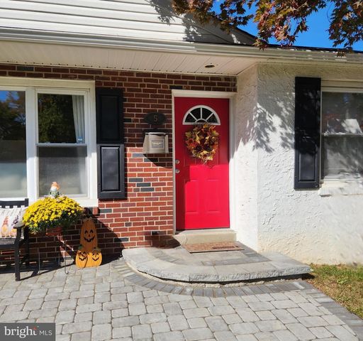 5 YORKTOWN AVE, West Chester, PA 19382