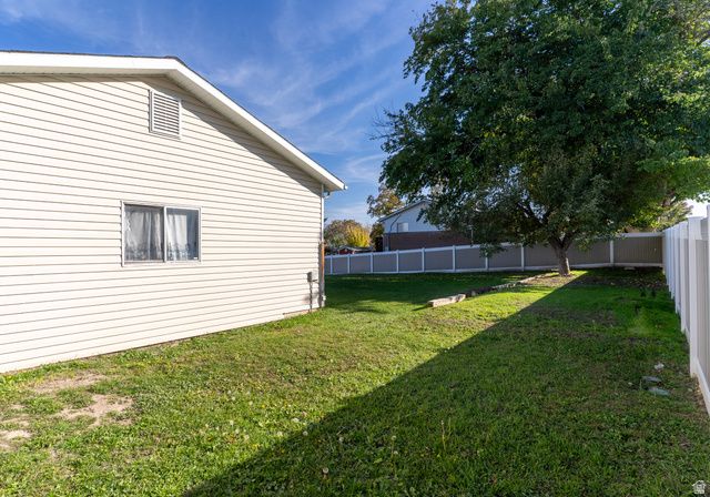 1451 W BLUEMONT DR, Taylorsville, UT 84123