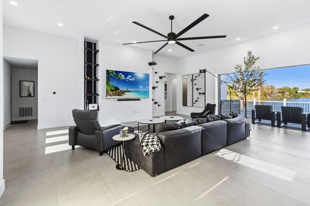 4 LOTUS LAKE DRIVE, Casselberry, FL 32707