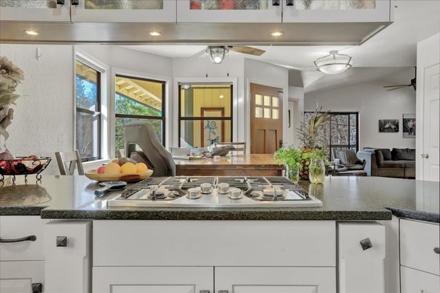 11385 Francis Dr, Grass Valley, CA 95949