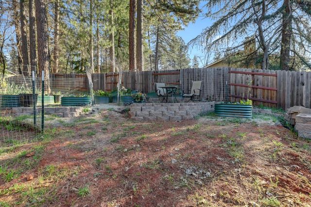 11385 Francis Dr, Grass Valley, CA 95949