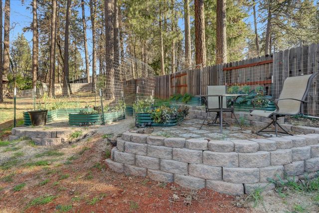 11385 Francis Dr, Grass Valley, CA 95949