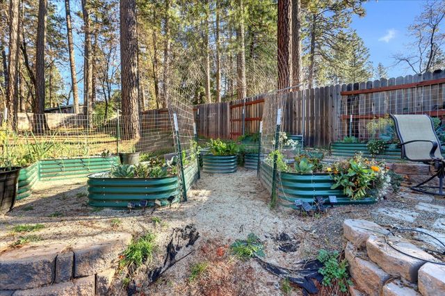 11385 Francis Dr, Grass Valley, CA 95949