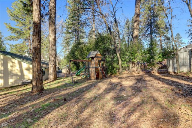 11385 Francis Dr, Grass Valley, CA 95949